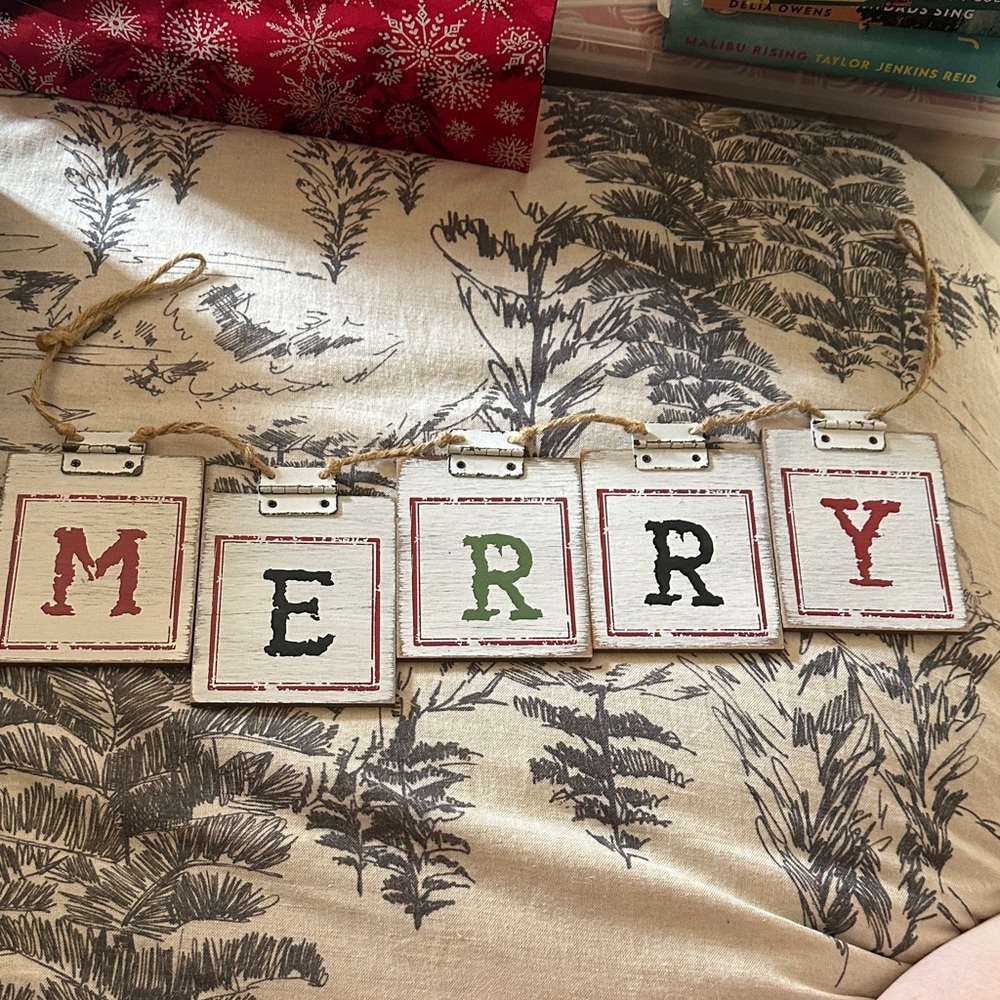 “Merry” Christmas banner rustic with hinge detail and twine